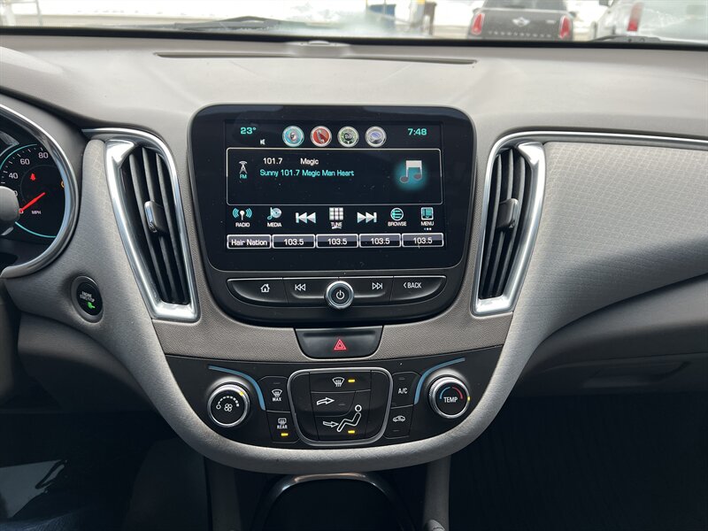 2018 Chevrolet Malibu LT - Photo 6 - Canton, OH 44707