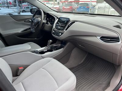 2018 Chevrolet Malibu LT   - Photo 18 - Canton, OH 44707