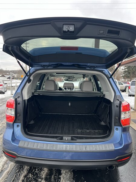 2016 Subaru Forester 2.5i Limited - Photo 10 - Canton, OH 44707