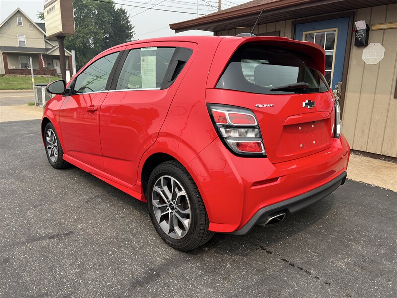 2019 Chevrolet Sonic LT Auto - Photo 13 - Canton, OH 44707