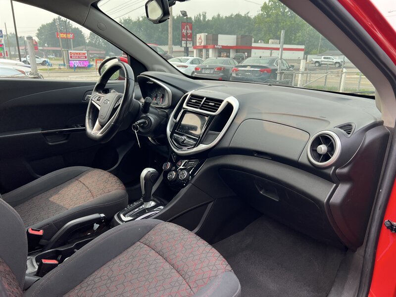 2019 Chevrolet Sonic LT Auto - Photo 19 - Canton, OH 44707