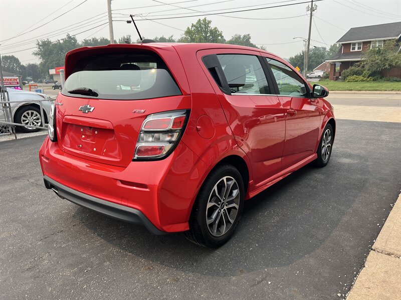 2019 Chevrolet Sonic LT Auto - Photo 16 - Canton, OH 44707