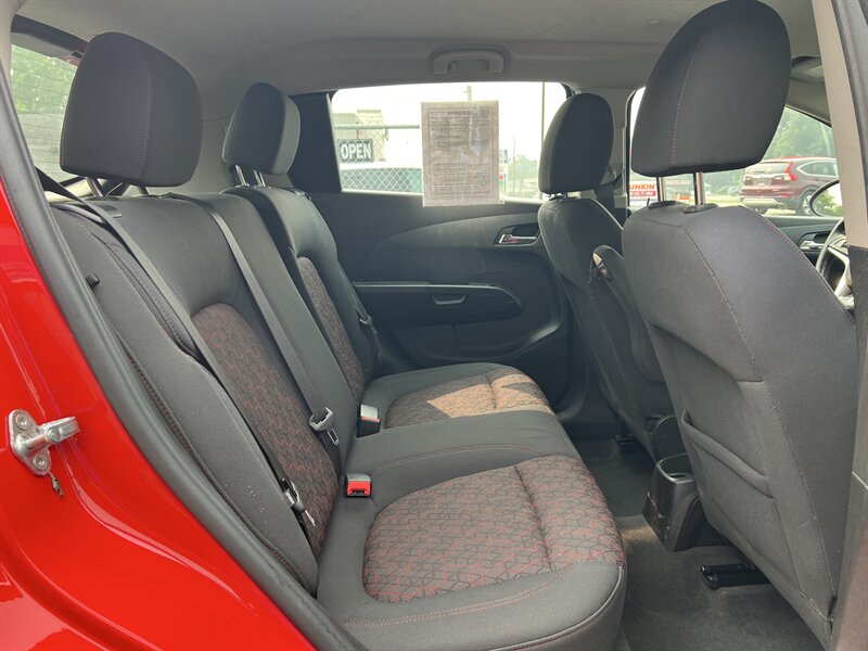 2019 Chevrolet Sonic LT Auto - Photo 18 - Canton, OH 44707