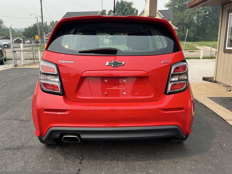 2019 Chevrolet Sonic LT Auto - Photo 14 - Canton, OH 44707