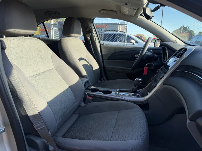 2013 Chevrolet Malibu LS - Photo 18 - Canton, OH 44707