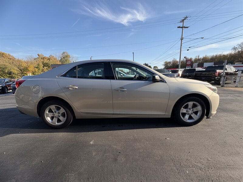 2013 Chevrolet Malibu LS - Photo 15 - Canton, OH 44707