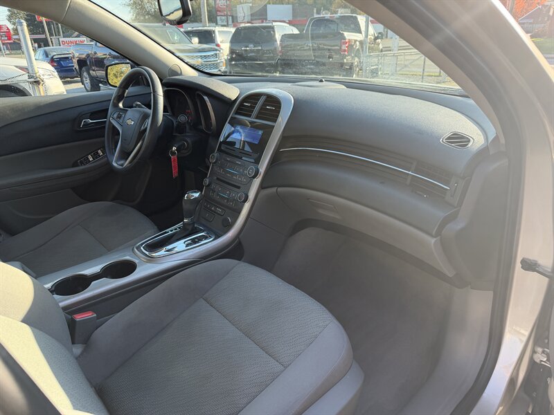 2013 Chevrolet Malibu LS - Photo 17 - Canton, OH 44707
