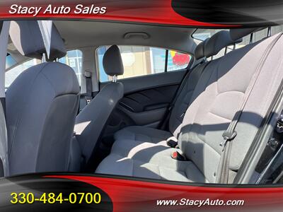 2017 Kia Forte LX   - Photo 4 - Canton, OH 44707