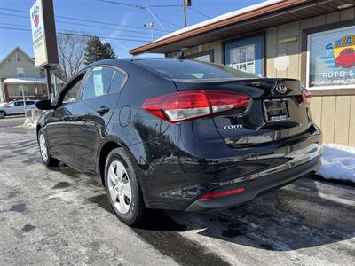 2017 Kia Forte LX   - Photo 6 - Canton, OH 44707