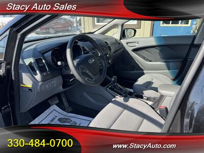 2017 Kia Forte LX   - Photo 2 - Canton, OH 44707