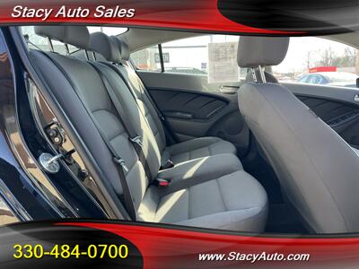 2017 Kia Forte LX   - Photo 11 - Canton, OH 44707