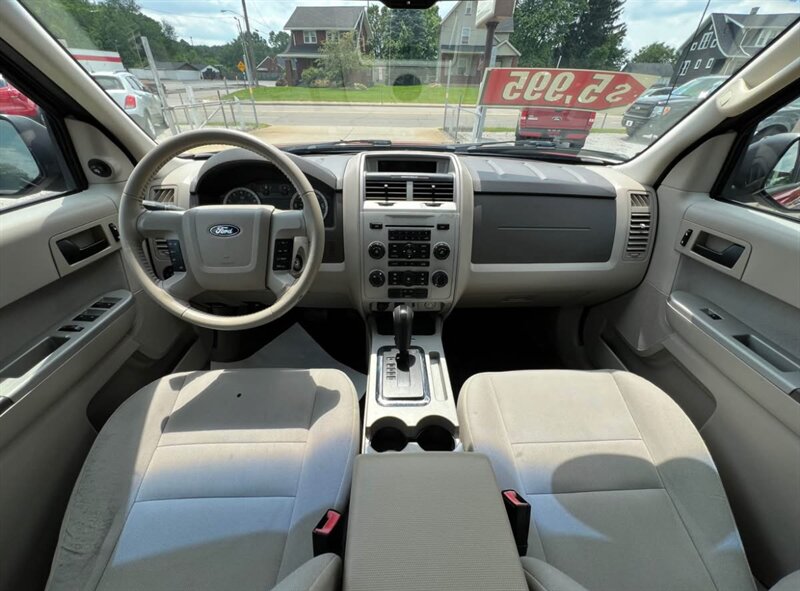 2011 Ford Escape XLT - Photo 5 - Canton, OH 44707