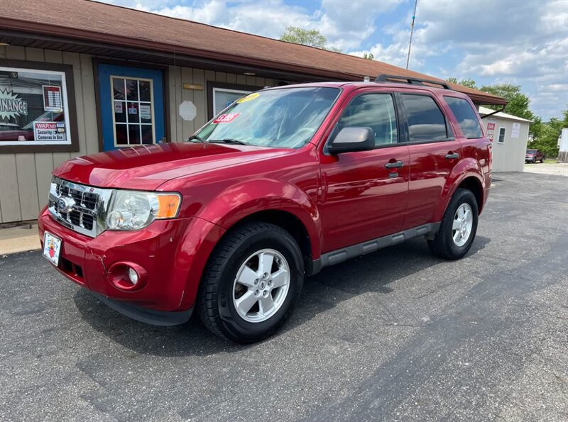 2011 Ford Escape XLT - Photo 2 - Canton, OH 44707