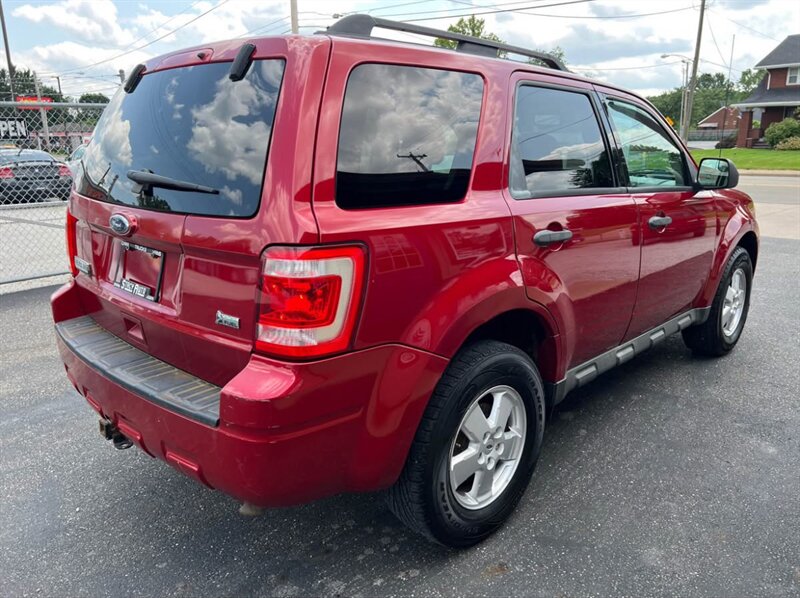 2011 Ford Escape XLT - Photo 9 - Canton, OH 44707