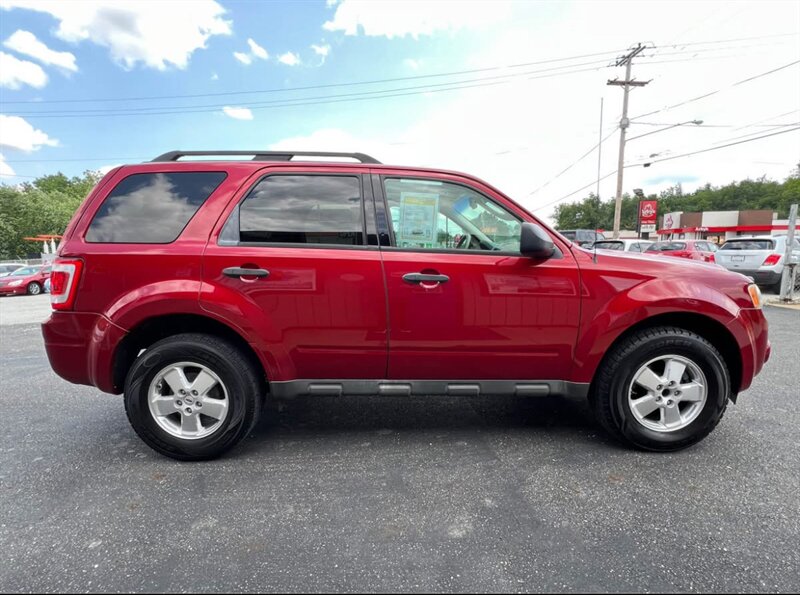 2011 Ford Escape XLT - Photo 10 - Canton, OH 44707