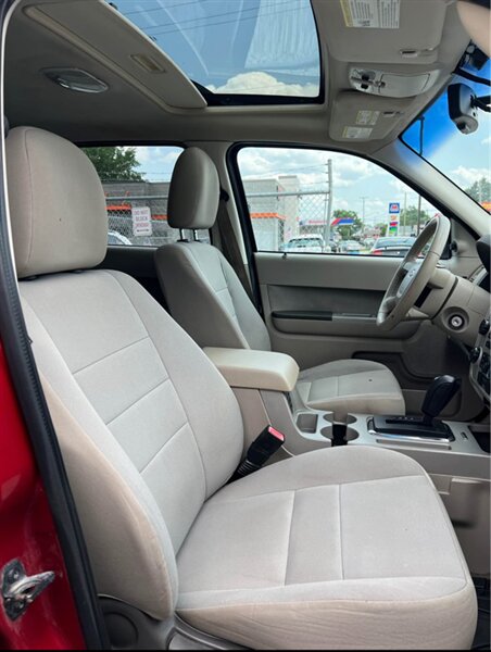 2011 Ford Escape XLT - Photo 12 - Canton, OH 44707