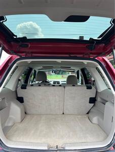 2011 Ford Escape XLT - Photo 8 - Canton, OH 44707