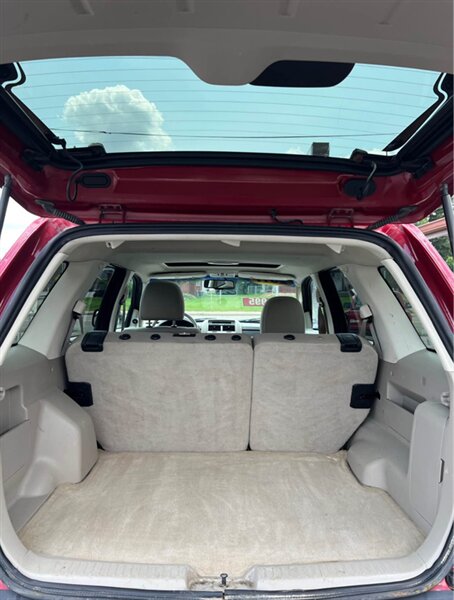 2011 Ford Escape XLT - Photo 8 - Canton, OH 44707