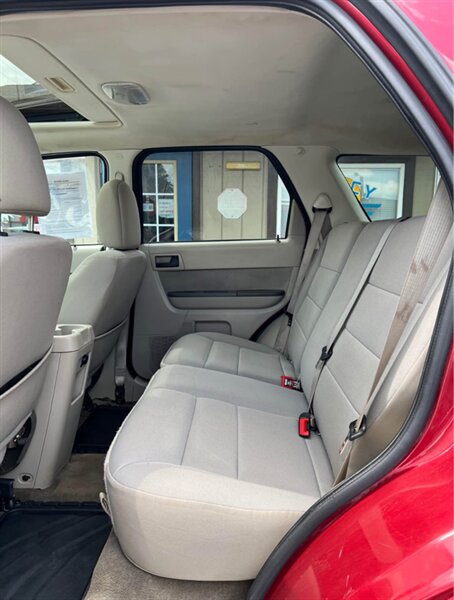 2011 Ford Escape XLT - Photo 4 - Canton, OH 44707
