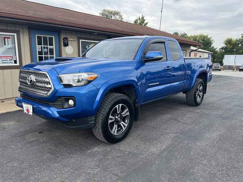 2016 Toyota Tacoma TRD Sport - Photo 2 - Canton, OH 44707