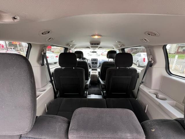 2016 Dodge Grand Caravan SXT - Photo 12 - Canton, OH 44707