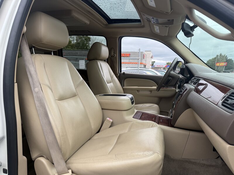 2010 Chevrolet Suburban LTZ - Photo 24 - Canton, OH 44707