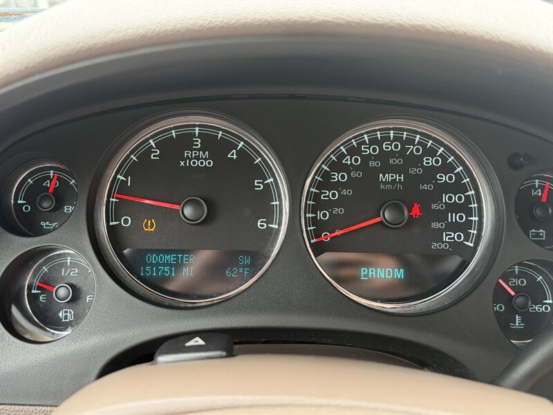 2010 Chevrolet Suburban LTZ - Photo 10 - Canton, OH 44707