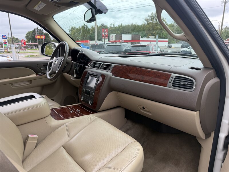 2010 Chevrolet Suburban LTZ - Photo 23 - Canton, OH 44707