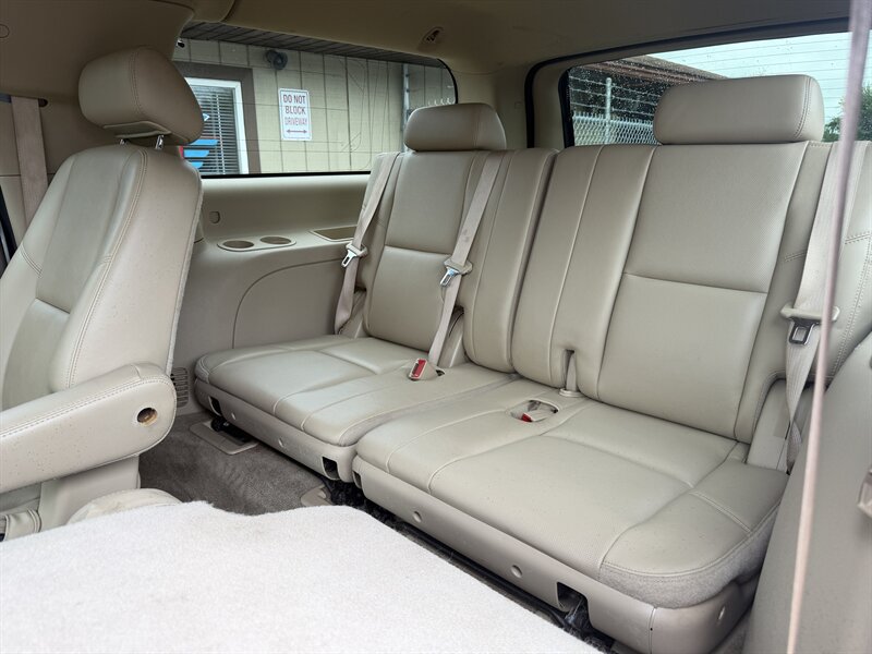 2010 Chevrolet Suburban LTZ - Photo 14 - Canton, OH 44707
