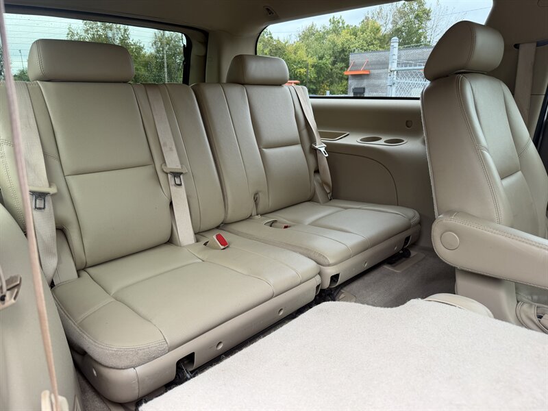 2010 Chevrolet Suburban LTZ - Photo 21 - Canton, OH 44707