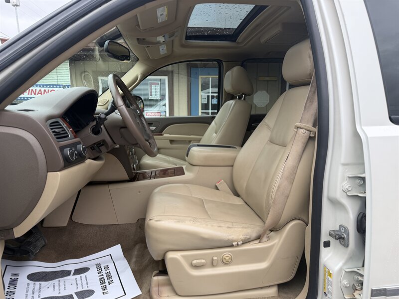 2010 Chevrolet Suburban LTZ - Photo 5 - Canton, OH 44707