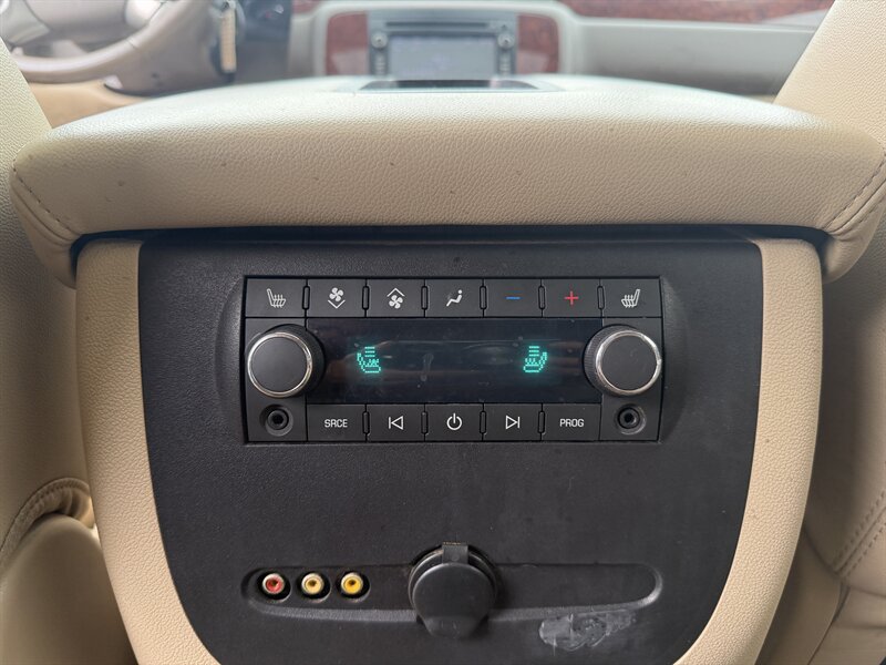 2010 Chevrolet Suburban LTZ - Photo 15 - Canton, OH 44707