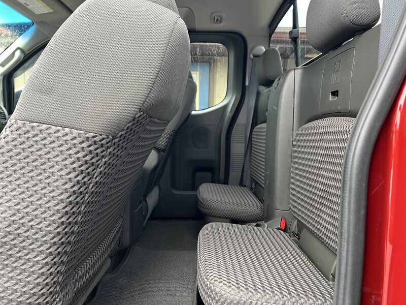 2014 Nissan Frontier SV V6 - Photo 7 - Canton, OH 44707