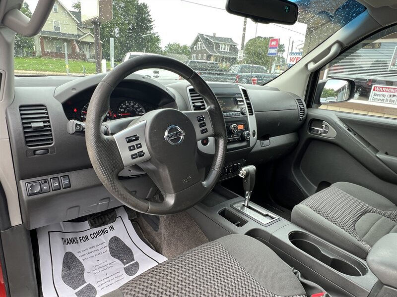 2014 Nissan Frontier SV V6 - Photo 8 - Canton, OH 44707