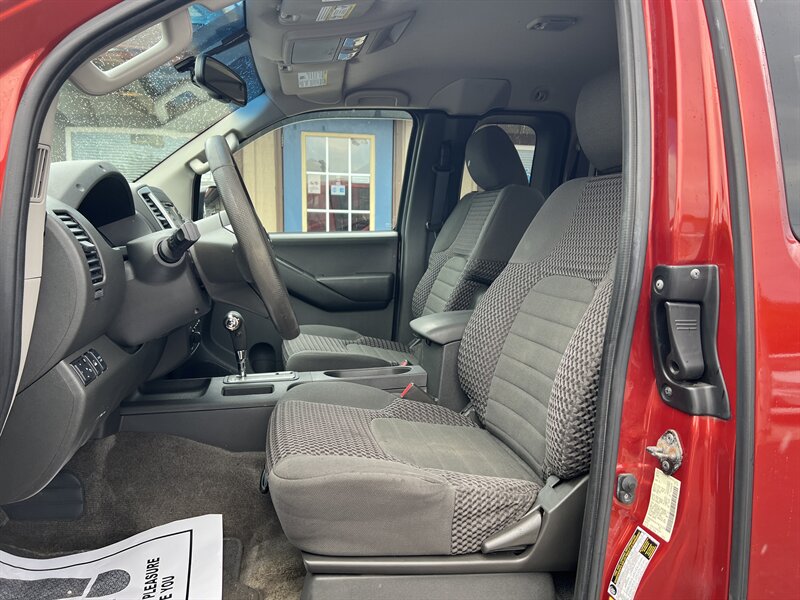 2014 Nissan Frontier SV V6 - Photo 5 - Canton, OH 44707