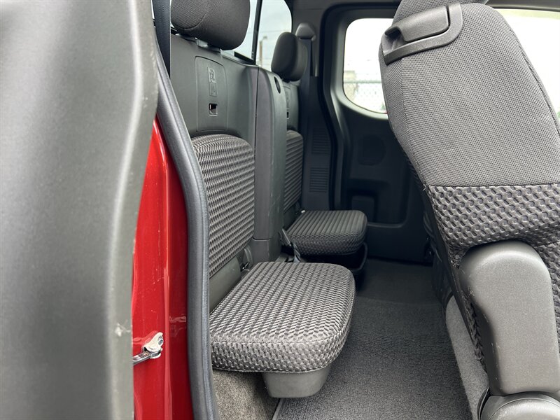 2014 Nissan Frontier SV V6 - Photo 18 - Canton, OH 44707