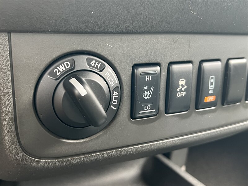 2014 Nissan Frontier SV V6 - Photo 10 - Canton, OH 44707