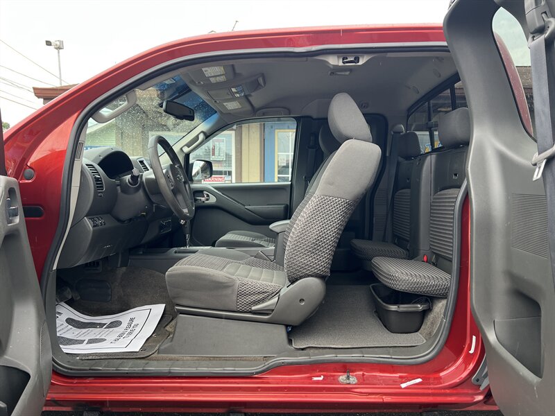 2014 Nissan Frontier SV V6 - Photo 6 - Canton, OH 44707
