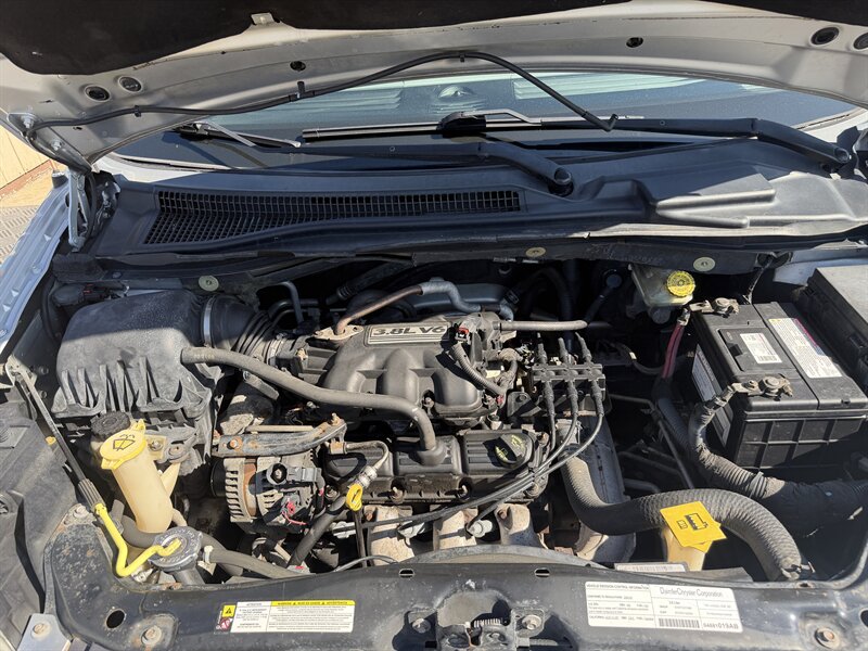 2008 Chrysler Town and Country Touring - Photo 4 - Canton, OH 44707