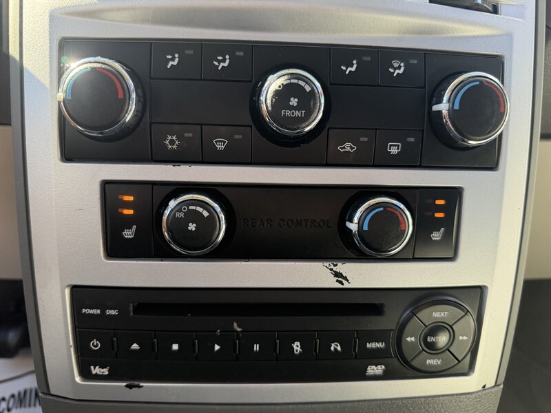 2008 Chrysler Town and Country Touring - Photo 9 - Canton, OH 44707