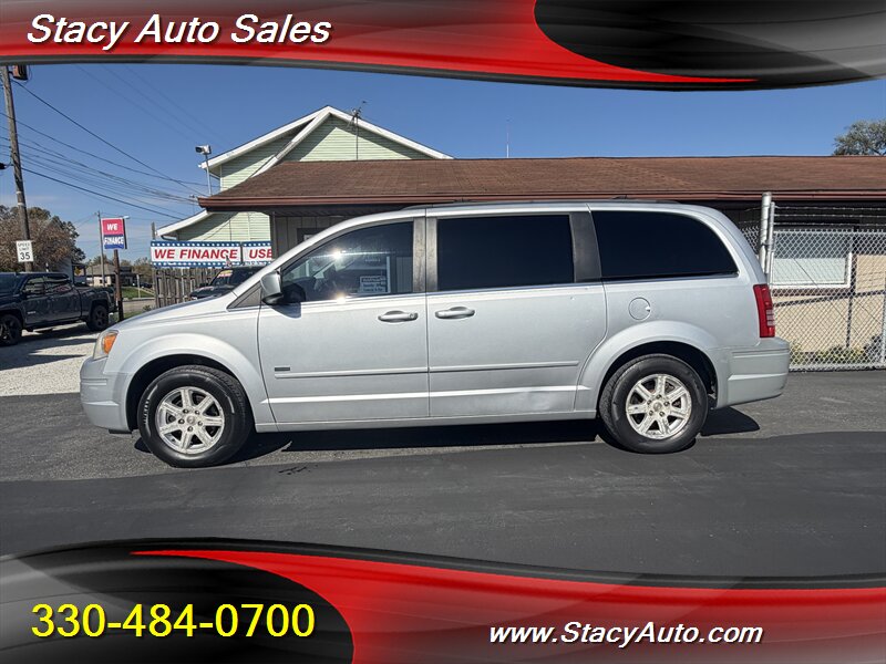 2008 Chrysler Town and Country Touring   - Photo 1 - Canton, OH 44707