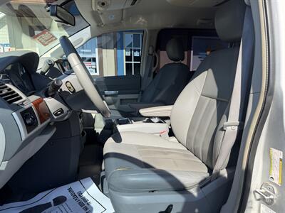 2008 Chrysler Town and Country Touring - Photo 5 - Canton, OH 44707