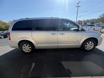 2008 Chrysler Town and Country Touring - Photo 17 - Canton, OH 44707