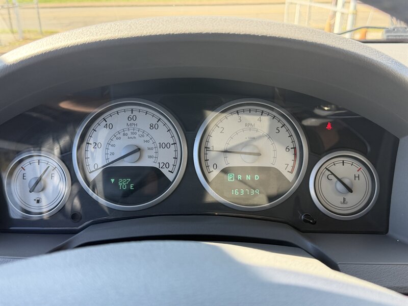 2008 Chrysler Town and Country Touring - Photo 10 - Canton, OH 44707