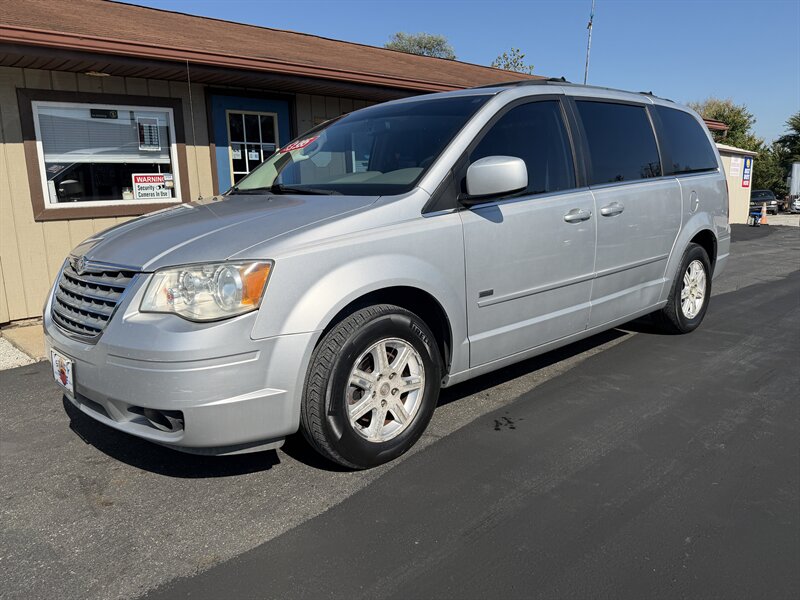 2008 Chrysler Town and Country Touring - Photo 2 - Canton, OH 44707