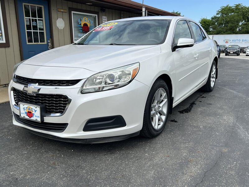 2015 Chevrolet Malibu LT - Photo 2 - Canton, OH 44707