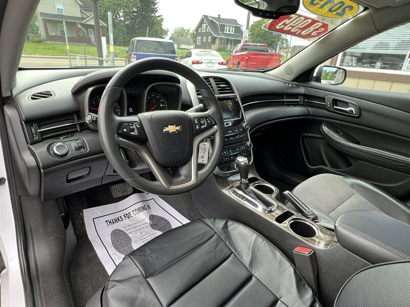 2015 Chevrolet Malibu LT - Photo 4 - Canton, OH 44707