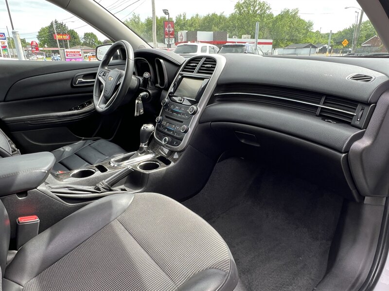 2015 Chevrolet Malibu LT - Photo 16 - Canton, OH 44707