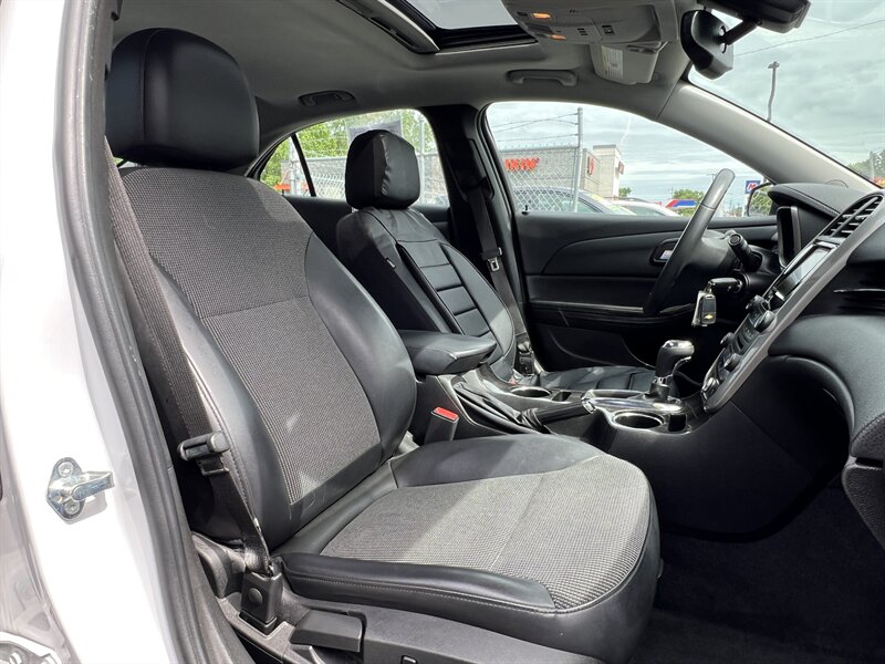 2015 Chevrolet Malibu LT - Photo 17 - Canton, OH 44707