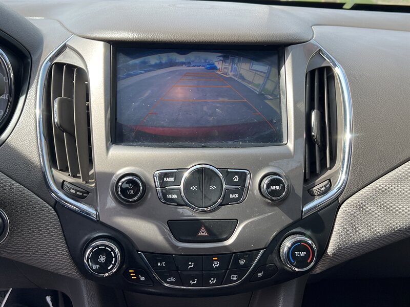 2016 Chevrolet Cruze LT Auto - Photo 7 - Canton, OH 44707